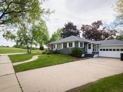 525 Janssen AVENUE
