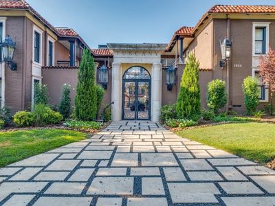 5932 Sandhurst Ln APT 114