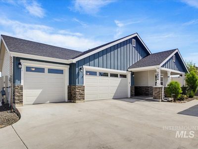 3904 E Berwick Dr