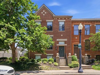 1008 John St