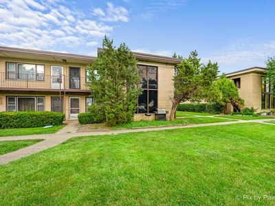16 King Arthur Ct APT 10
