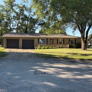 8 Sandburg Ct