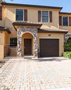 3753 NE 4th St #3753