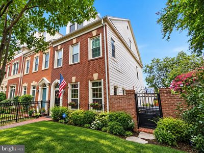 901 Bernard St
