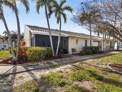 5020 SW Courtyards Way APT 10