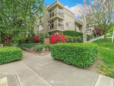202 W Olympic Pl APT 201