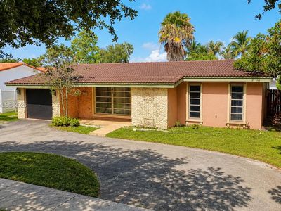 1060 N Douglas Rd