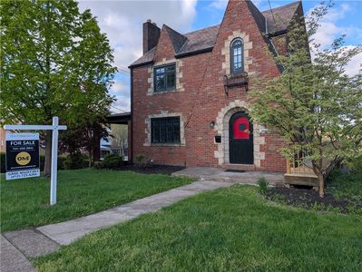 2806 Main St