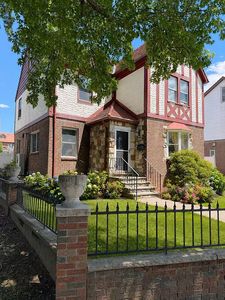 4757 Utopia Pkwy
