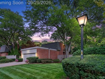 1043 Stratford Ln