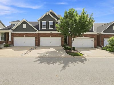 153 Roslyn Pl