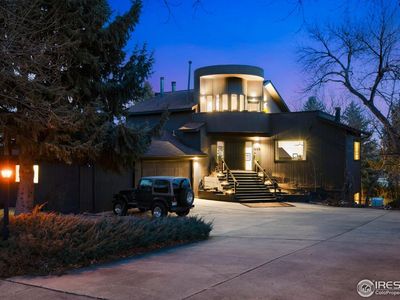 6686 Fairways Dr