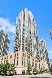 21 E Huron St APT 2803