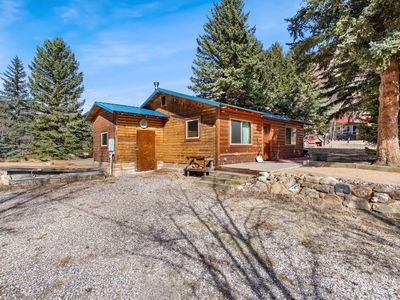 225 Meadow Ln