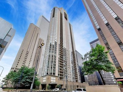 222 N Columbus Dr APT 412