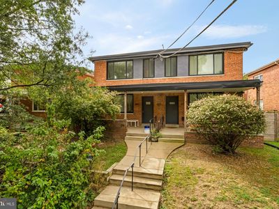 215 Hawaii Ave NE