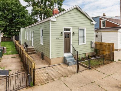 309 W 8th St