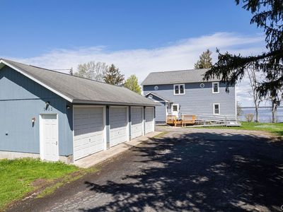 7195 Lakeshore Rd
