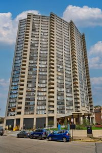 3930 N Pine Grove Ave APT 2408