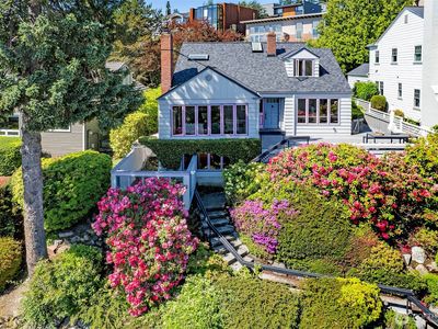 4539 E Laurel Drive NE