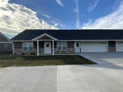 Property at 108 Bailey Dr Unit J, Manchester, IA