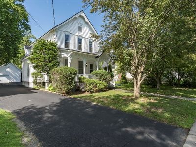 122 Flower Ave W