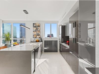1080 Brickell Ave Unit 3300