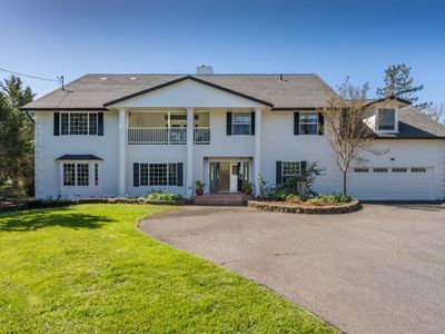 1101 Hedgeside Avenue