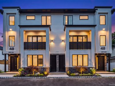 48 Noyes Avenue #201