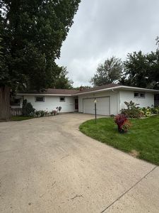 1209 E Erskine St