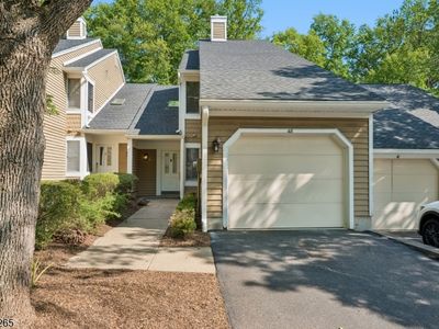 48 Eton Ct
