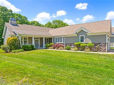 14 Newbury Dr
