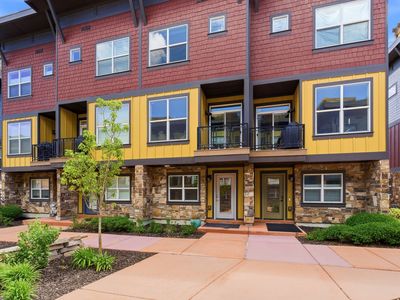 1370 Center Dr Unit 12