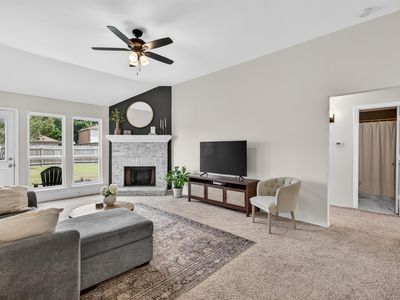1111 Old Knoll Dr