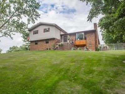 221 N Lester Dr
