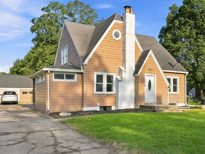 Property at 136 E Ave N, Battle Creek, MI