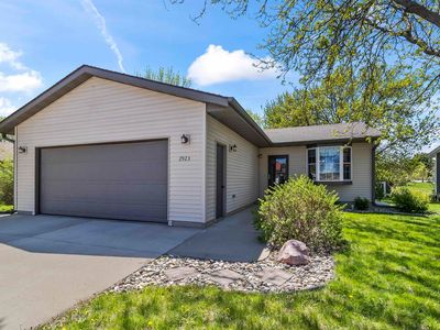 2923 Lakeview Dr