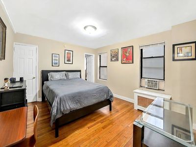 142 E 49th St APT 3D