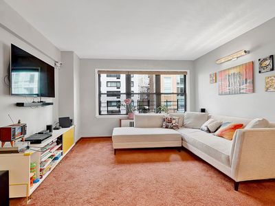 301 E 48th St APT 10G
