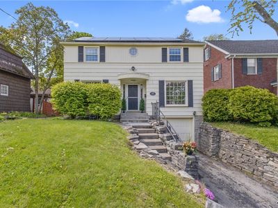 216 Strathmore Dr