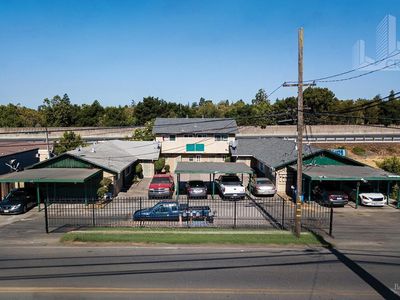 541-553 Admiral Callaghan Ln