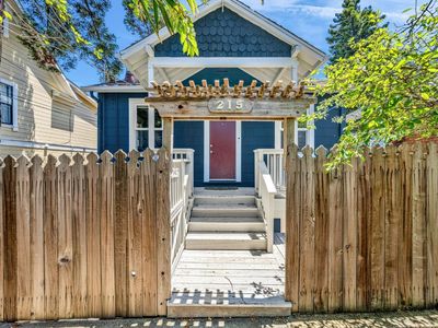 215 Tunnel Avenue