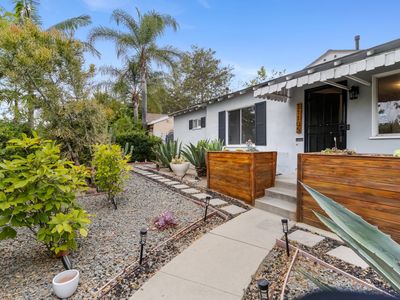 11105 Califa St
