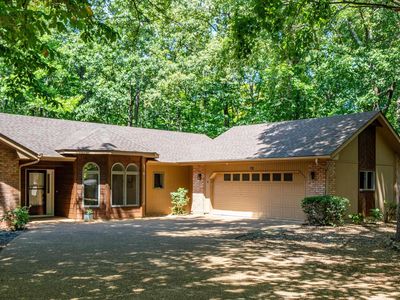 12 Emanuel Dr