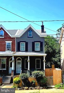 1110 W 6th St