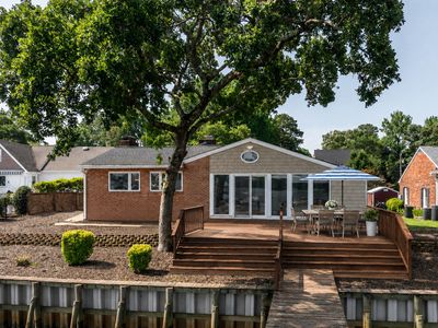 3032 N Riverside Dr