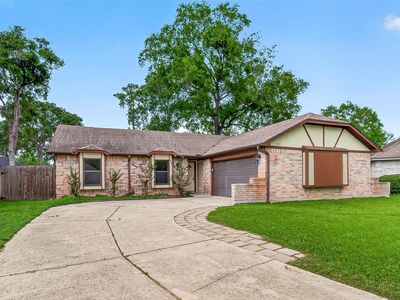2031 Woodhue Dr