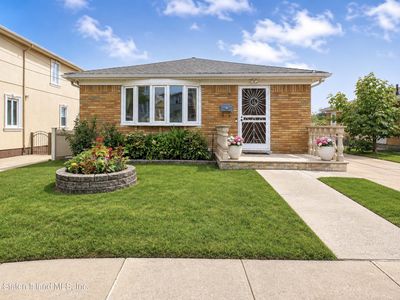 16 Cayuga Ave