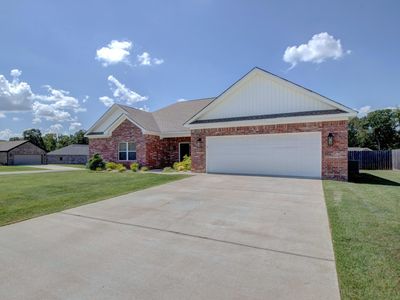 1 Oaks Ln