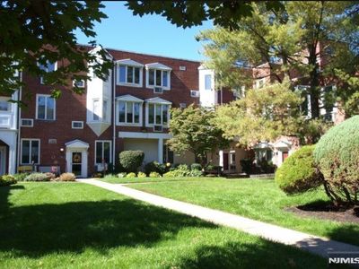 520 Newark Pompton Tpke APT 218